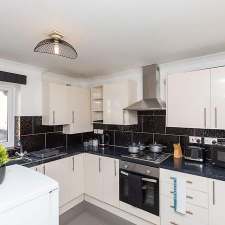 19A The Broadwalk - Cozy 1Br In The Heart Of Crawley Near Gatwick Airport Great For Contractors And Flight Crew Students Villa Exterior photo